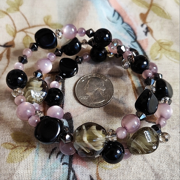 Grey Glass Moonglow Pink Lavender Crystal Beaded Vintage Memory Wire Bracelet - Picture 4 of 7